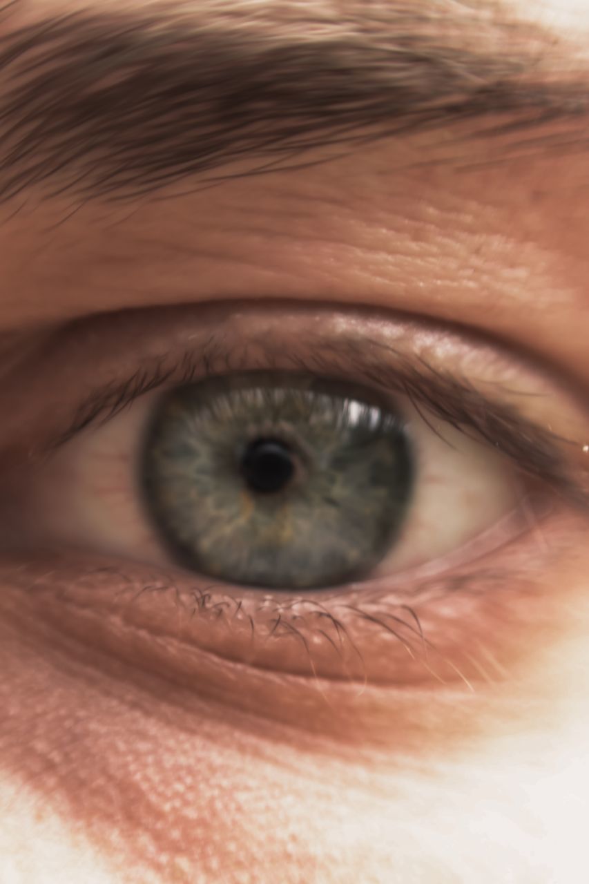 CLOSE-UP OF PERSON EYE
