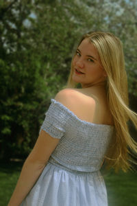 Portrait of a beautiful young woman standing outdoors