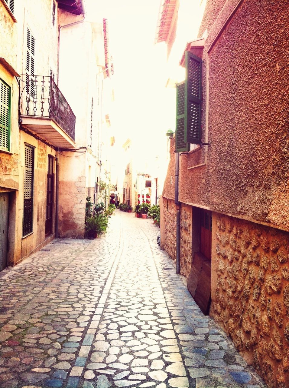 building exterior, architecture, built structure, the way forward, cobblestone, street, city, diminishing perspective, residential structure, residential building, alley, building, narrow, footpath, vanishing point, sidewalk, walkway, day, paving stone, outdoors