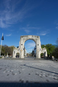 Bridge of remembrance in christchurch city, new zealand.