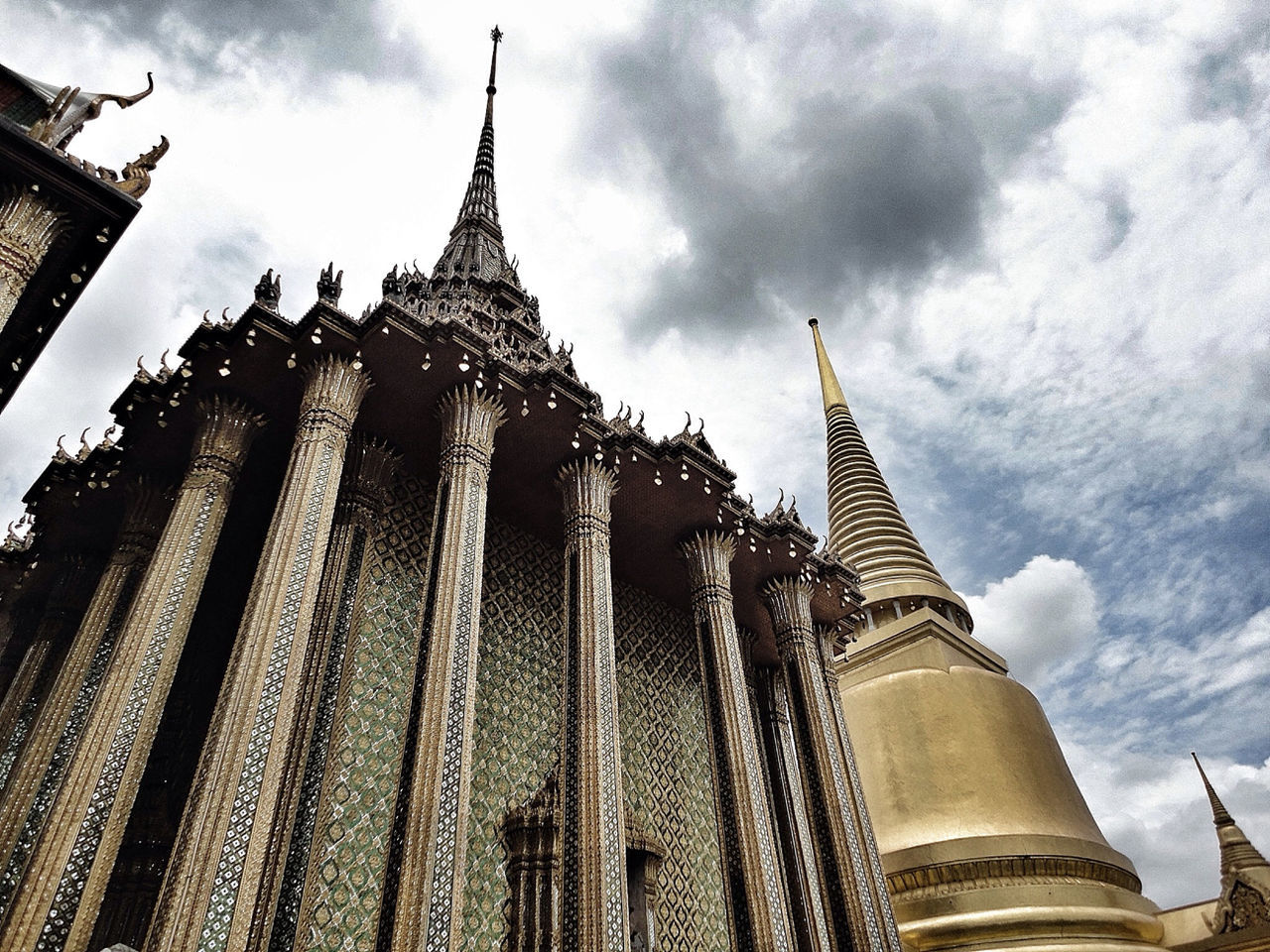 architecture, built structure, low angle view, religion, building exterior, place of worship, sky, famous place, spirituality, travel destinations, international landmark, tourism, travel, cloud - sky, history, capital cities, tower, temple - building, tall - high