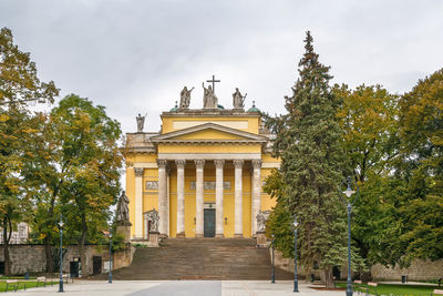 Exterior of temple building against sky