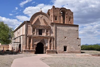 Tumacacori mission near tubac arizona built in the 1700s