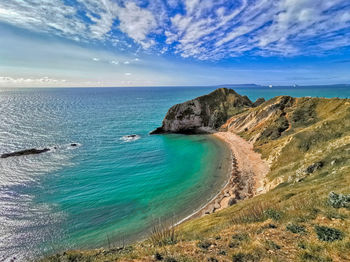 Sun and blue skies at durdle door