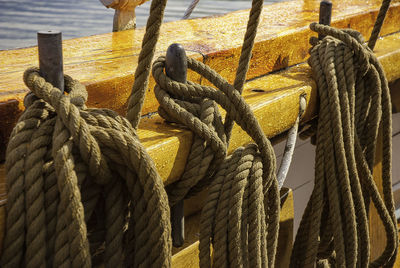 Close-up of rope tied to sea