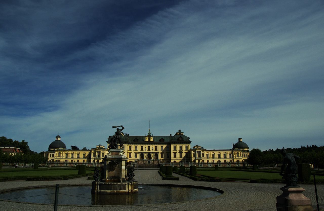 architecture, built structure, building exterior, sky, cloud - sky, incidental people, cloudy, travel destinations, cloud, famous place, city, travel, transportation, tourism, history, outdoors, water, dusk, day, town square