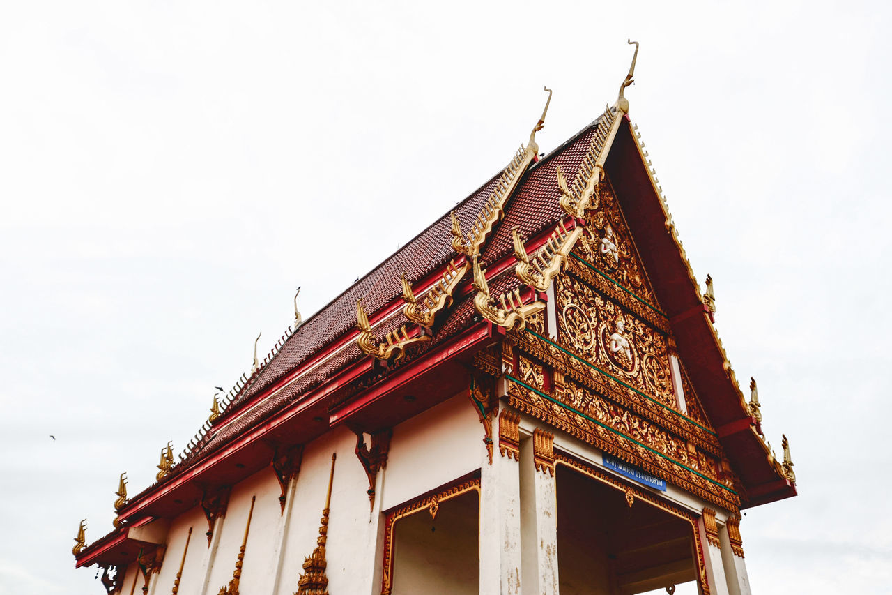 LOW ANGLE VIEW OF TEMPLE ON BUILDING AGAINST SKY