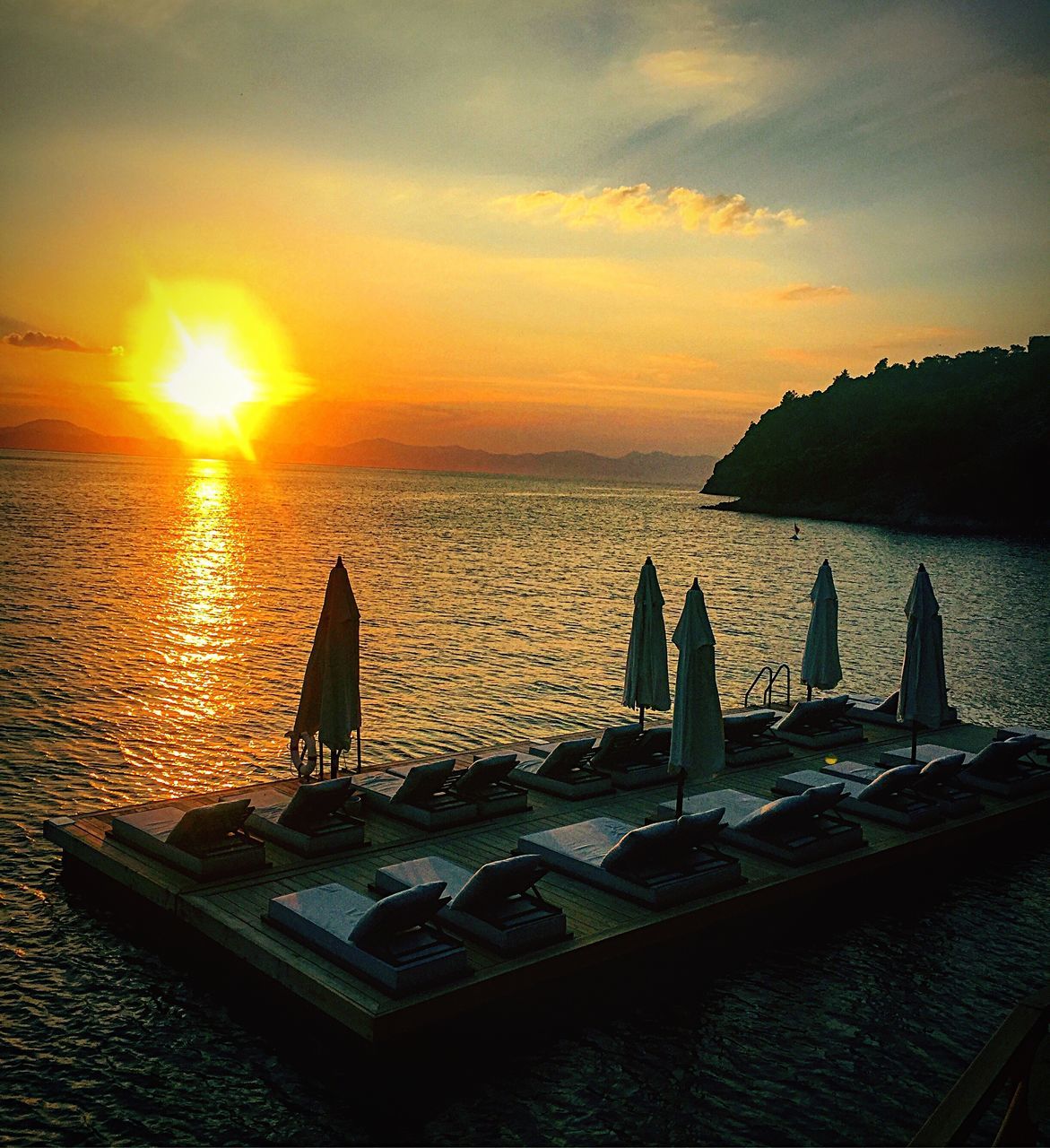 sunset, sun, sea, water, sky, nature, horizon over water, beauty in nature, sunlight, scenics, outdoors, beach, cloud - sky, silhouette, tranquility, no people, nautical vessel, day