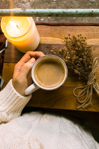 Hand holding coffee cup