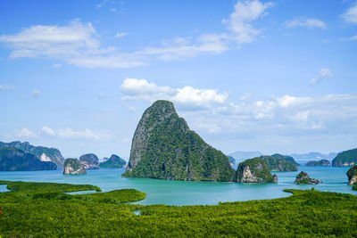 Scenic view of sametnangshe mountain with blue sky.