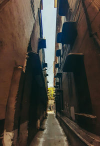 Narrow alley amidst buildings in city