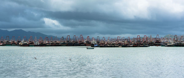 Panoramic view of sea and buildings against sky