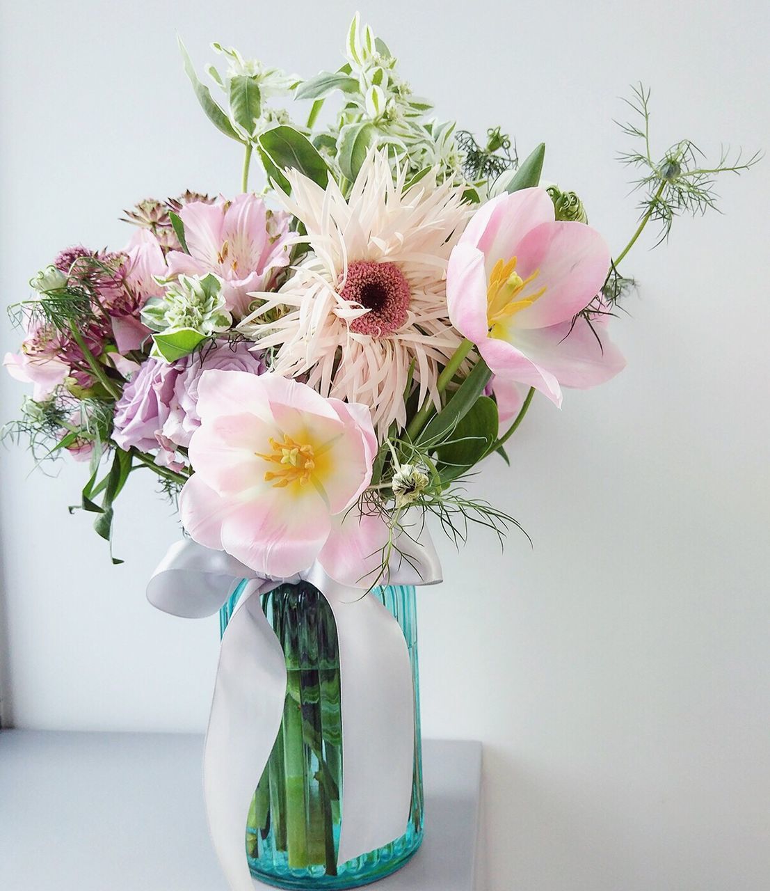 flower, vase, fragility, pink color, no people, flower arrangement, beauty in nature, nature, bouquet, indoors, freshness, table, studio shot, bunch of flowers, flower head, close-up, gerbera daisy, white background, day