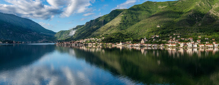 Panoramic view of lake and mountains against sky