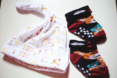 Hat and socks for newborns