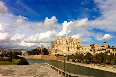 River by palma cathedral against sky