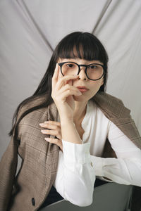 Portrait of young woman wearing eyeglasses