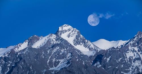 Moon and cloud over the mountains 