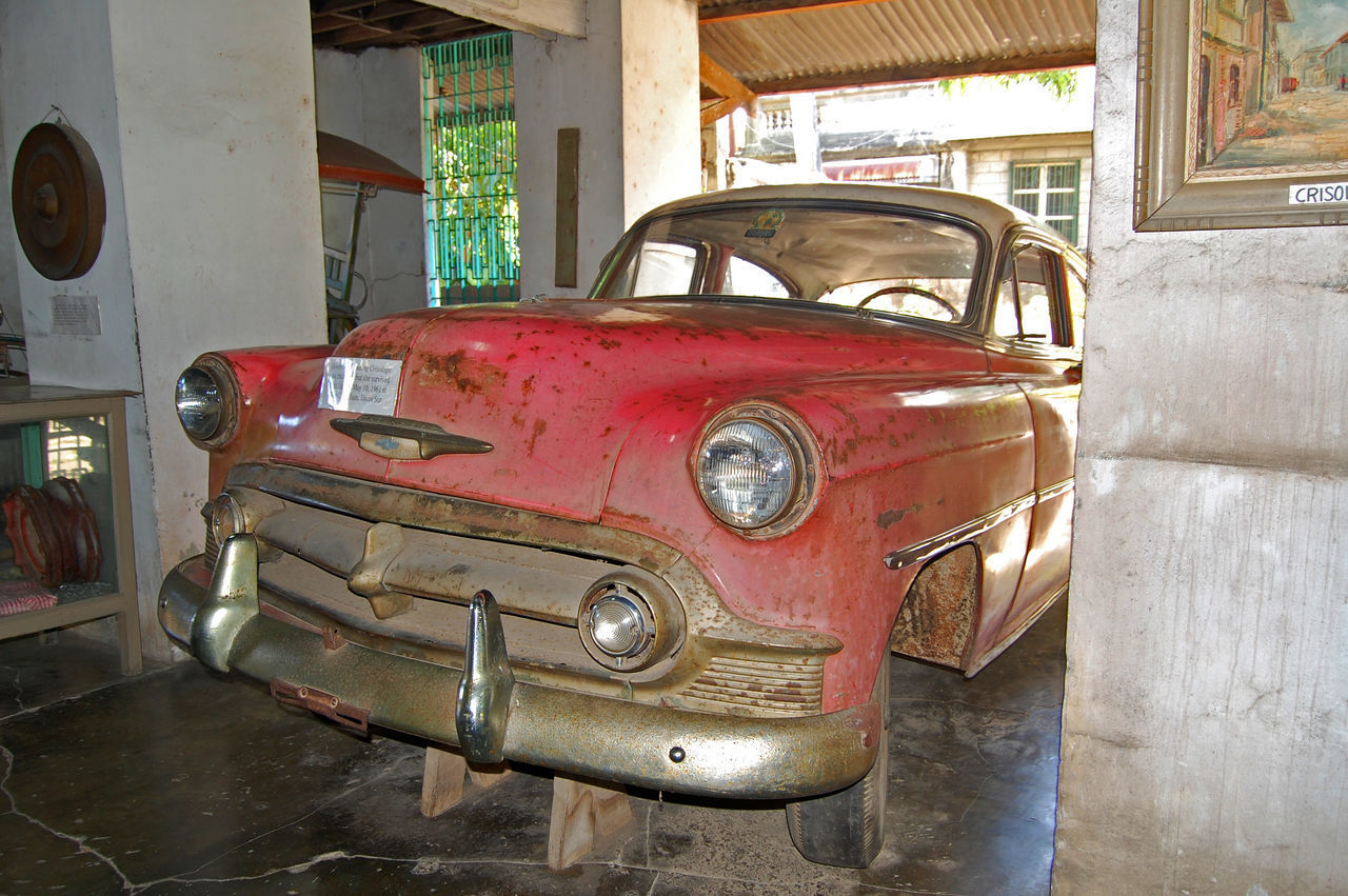 OLD ABANDONED CAR IN GARAGE