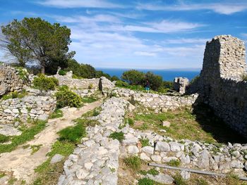 View of old ruins against sky