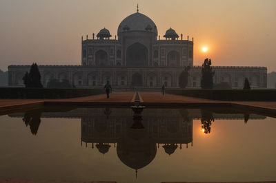 Reflection of humayun tomb in lake during sunset