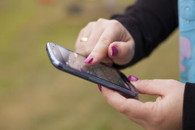 Close-up of woman hand holding smart phone