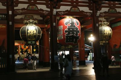 Illuminated lanterns in city