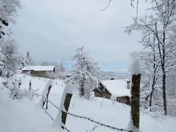 Scenic view of snow covered field against sky