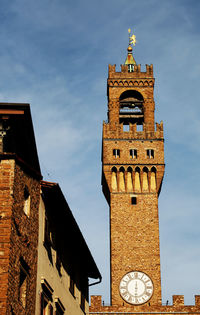 Low angle view of palazzo vecchio in town against sky