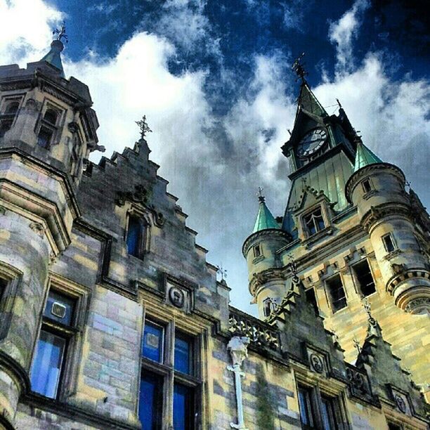 architecture, building exterior, built structure, low angle view, sky, church, place of worship, religion, cloud - sky, cathedral, history, spirituality, window, old, cloud, city, travel destinations, cloudy