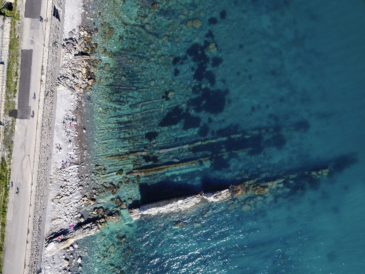 HIGH ANGLE VIEW OF SEA WAVES