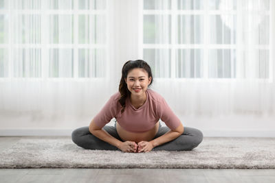Portrait of a smiling young woman sitting outdoors