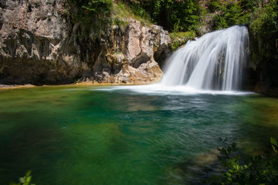 Enjoy beautiful soothing skin after a refreshing bath in this exotic waterfall pool.