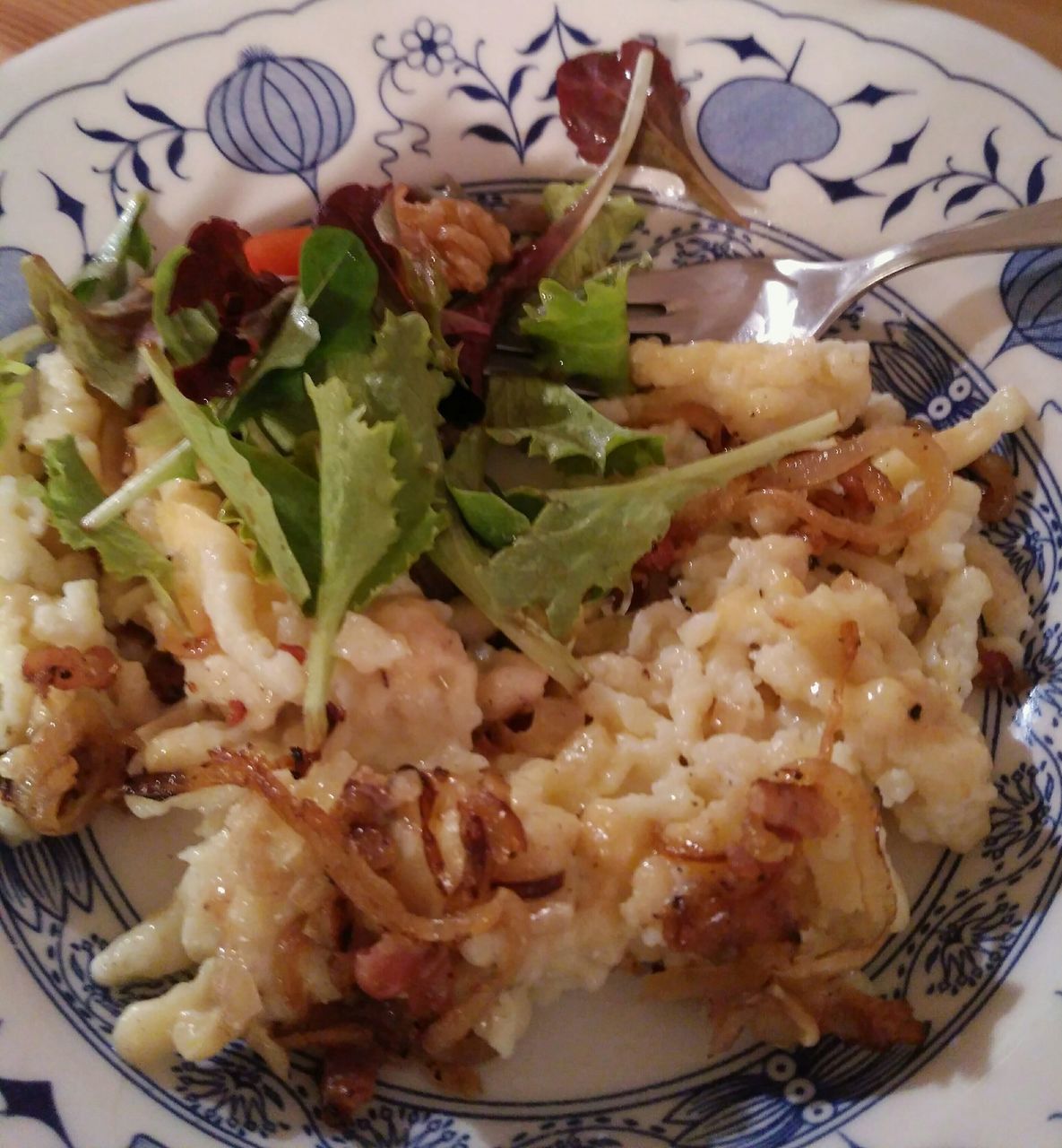 CLOSE-UP OF FOOD ON PLATE