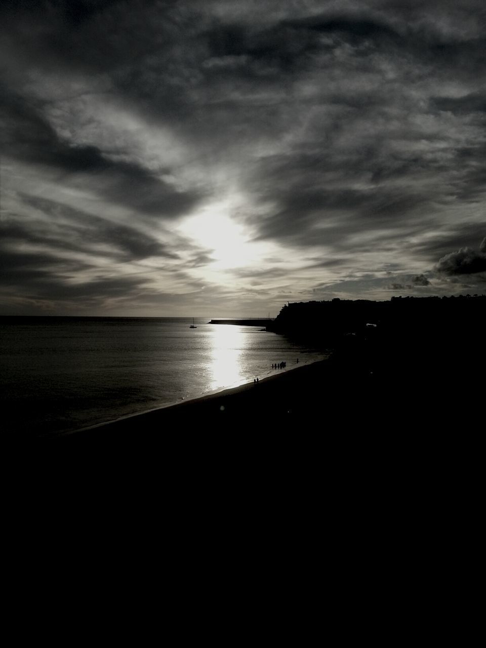 sea, sky, horizon over water, water, sunset, scenics, tranquil scene, tranquility, cloud - sky, beauty in nature, beach, silhouette, cloudy, shore, nature, sun, idyllic, cloud, reflection, sunlight