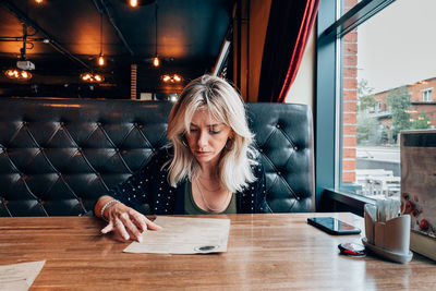 Portrait of woman sitting in restaurant