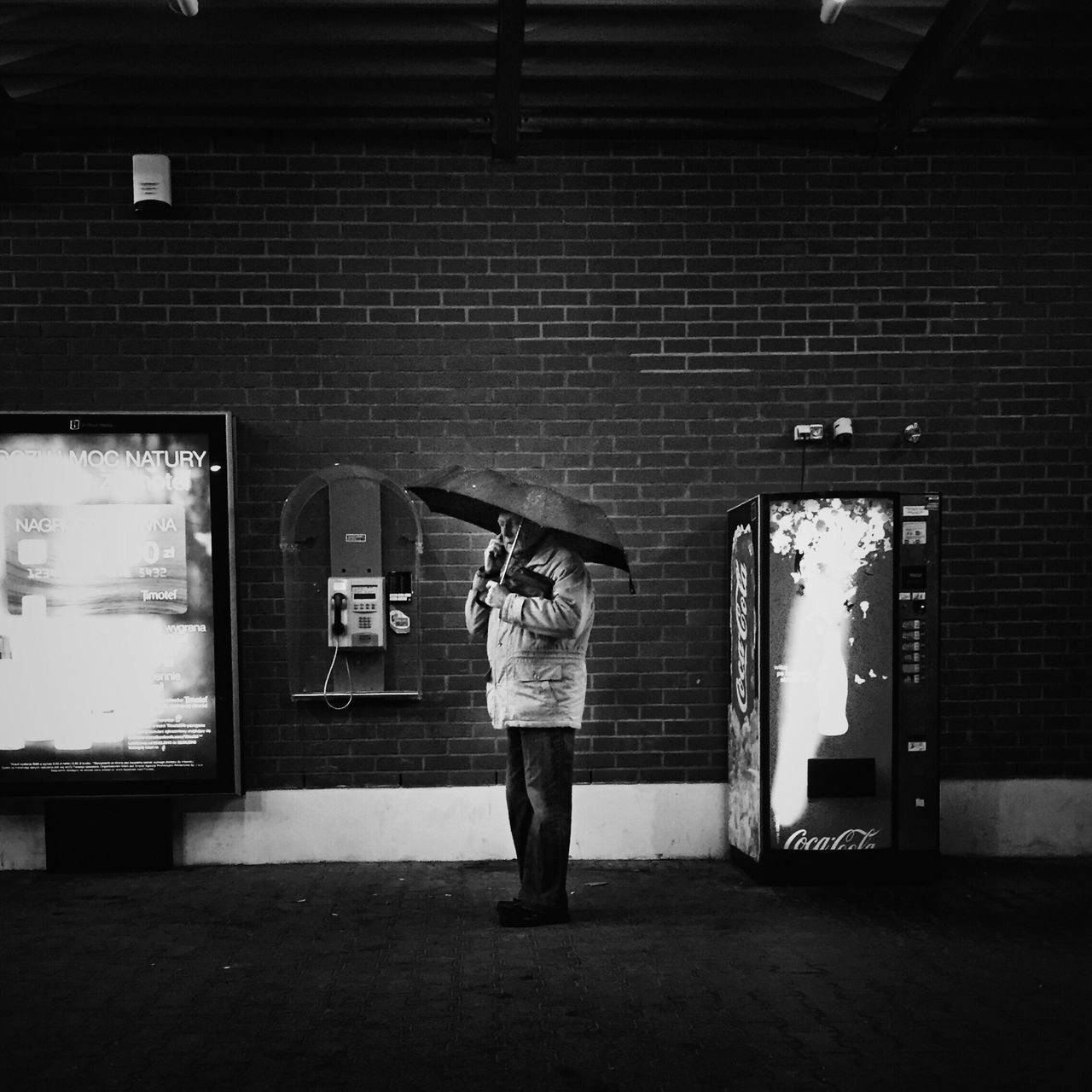 full length, lifestyles, indoors, architecture, built structure, walking, rear view, men, standing, leisure activity, casual clothing, wall - building feature, person, subway, tunnel, wall, building exterior, railroad station