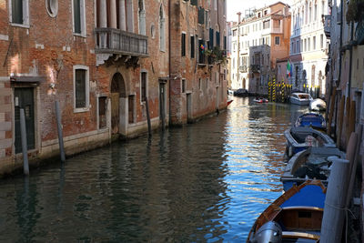 Canal passing through city buildings