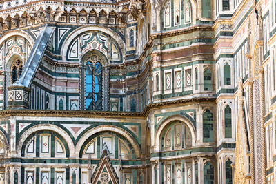 Ornate façade on cattedrale di santa maria del fiore