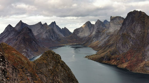 Panoramic view of lake and mountains against sky