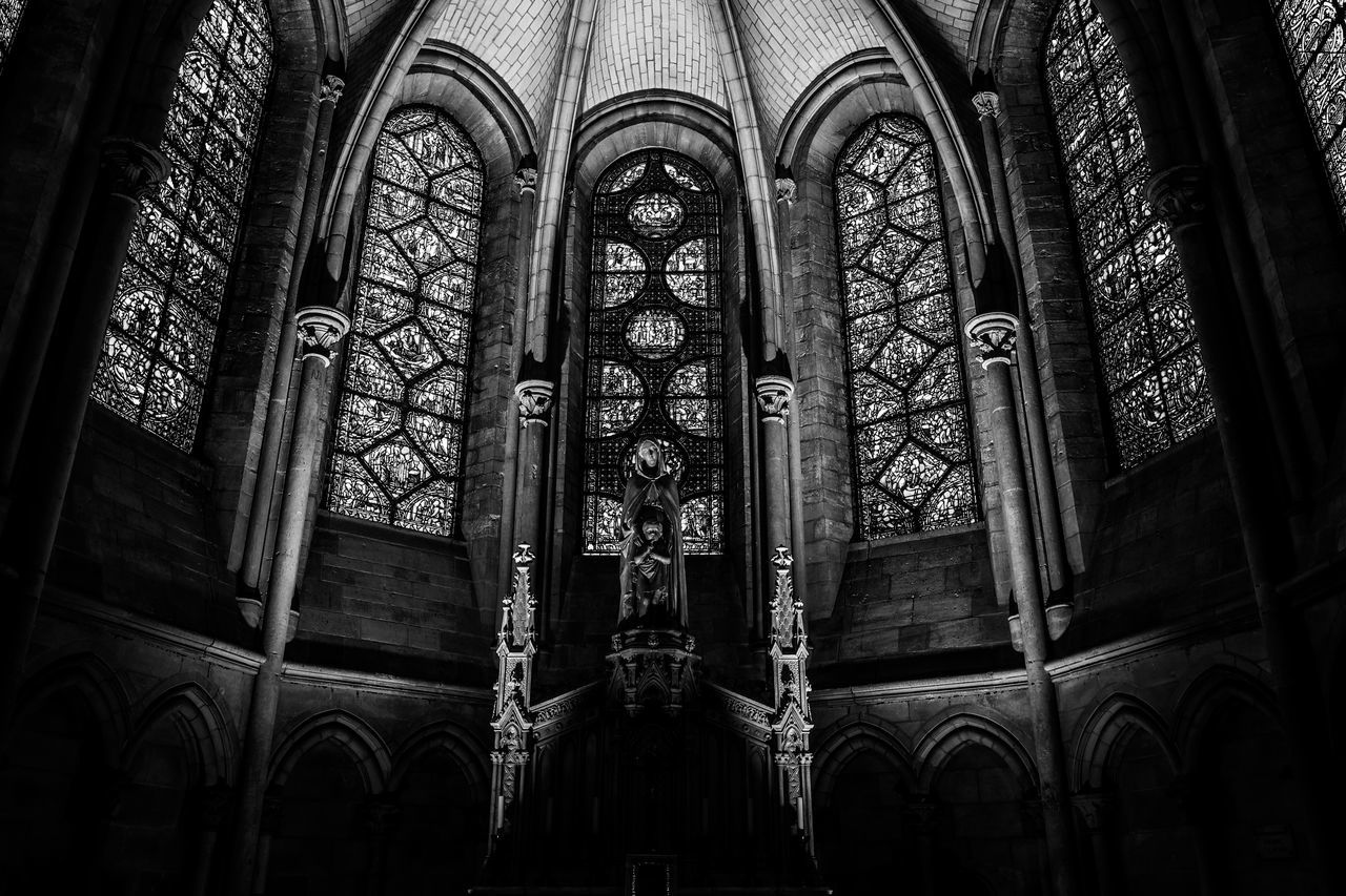 LOW ANGLE VIEW OF STAINED GLASS WINDOW IN TEMPLE