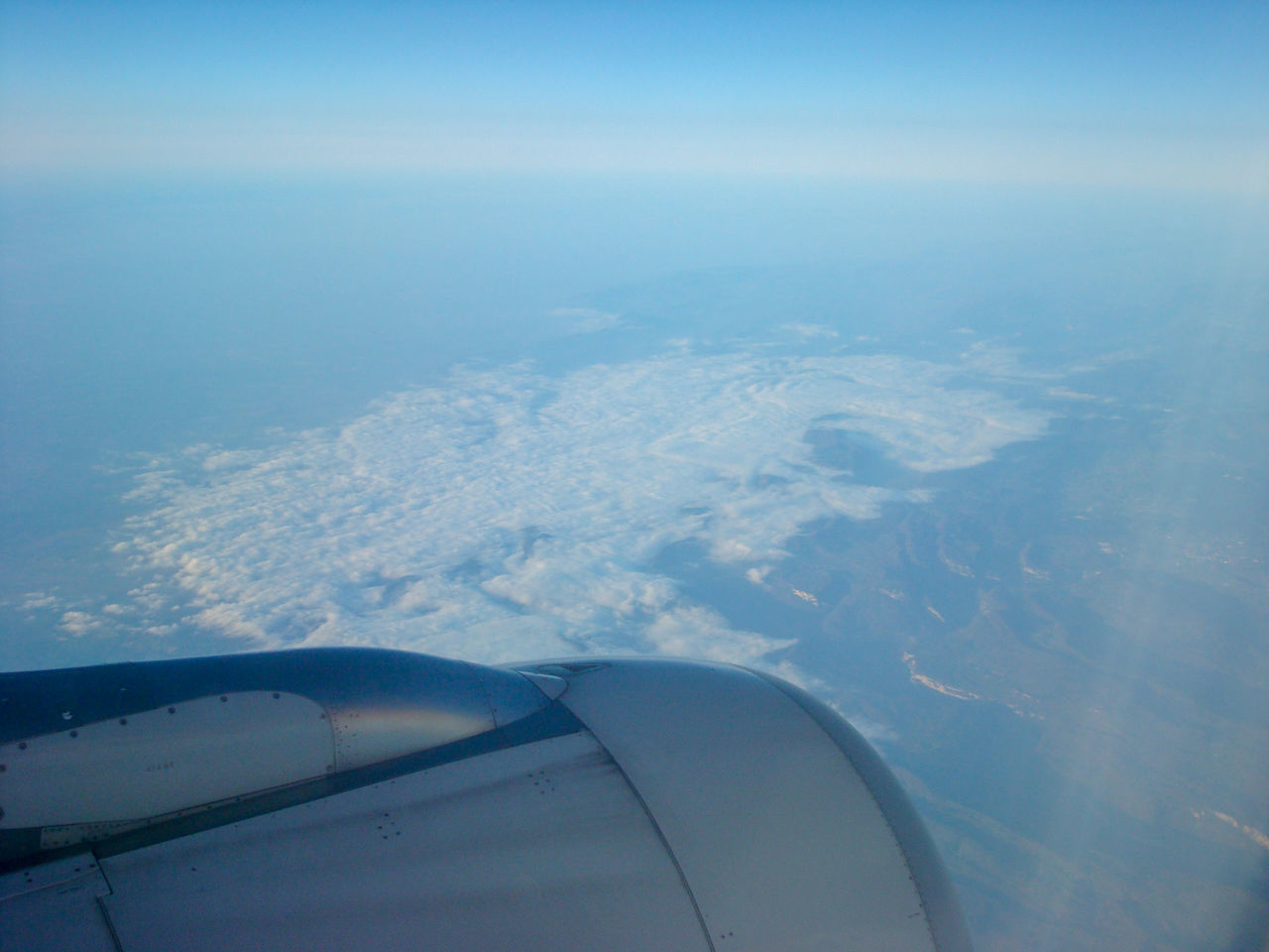 AERIAL VIEW OF AIRPLANE WING