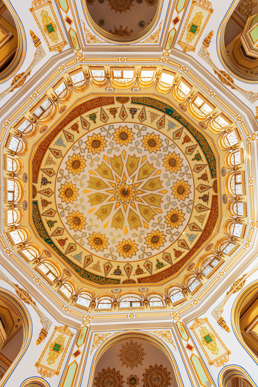 LOW ANGLE VIEW OF CHANDELIER