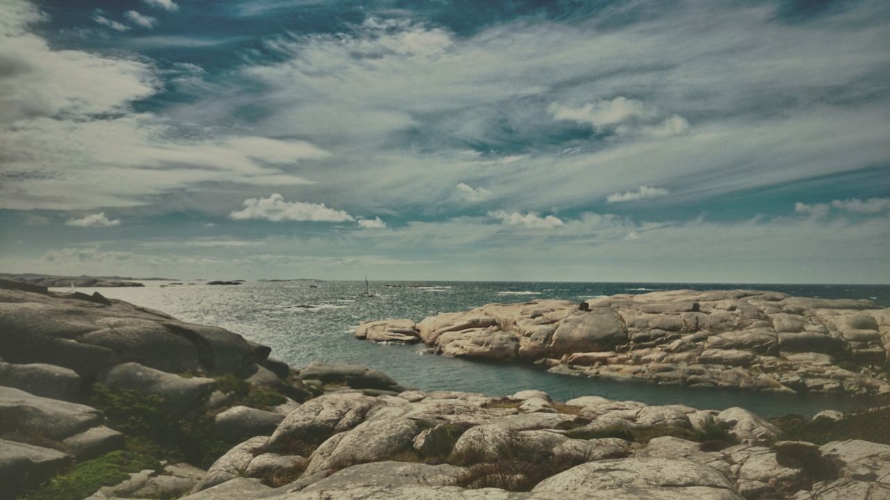 sea, water, sky, tranquil scene, scenics, tranquility, horizon over water, rock - object, beauty in nature, cloud - sky, nature, shore, beach, cloudy, rock, cloud, rock formation, idyllic, remote, stone - object