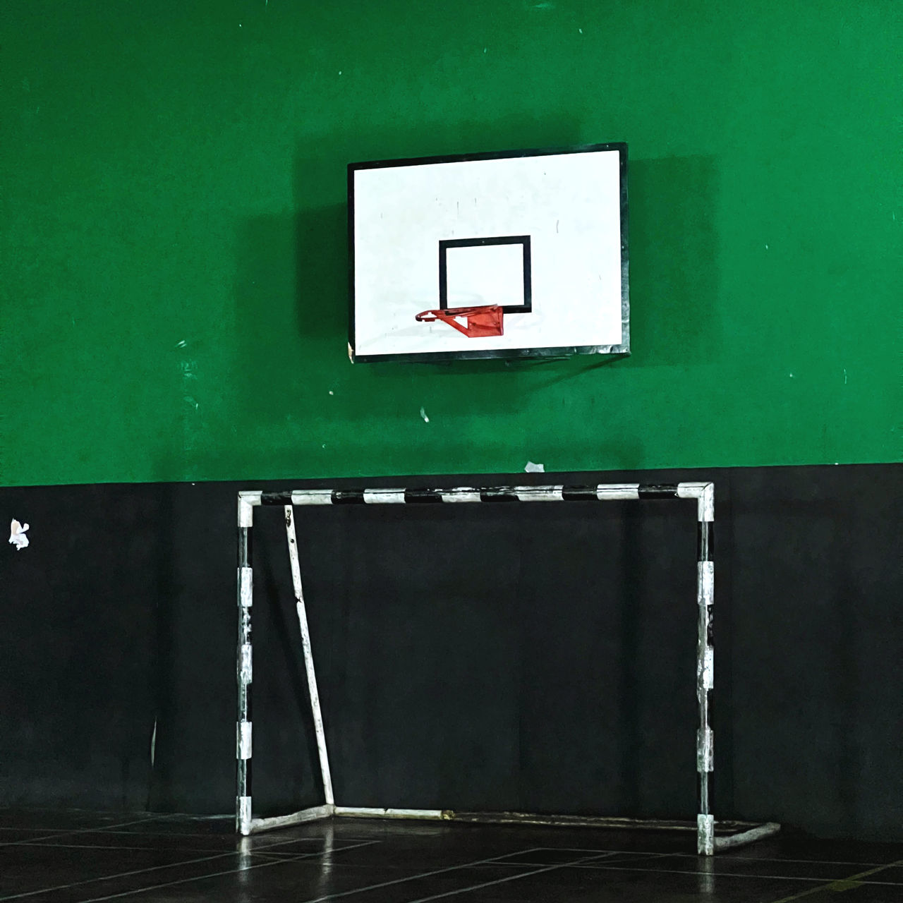 basketball, wall, green, no people, sports, room, blackboard, basketball hoop, architecture, indoors, board, wall - building feature, light, sport venue, display device
