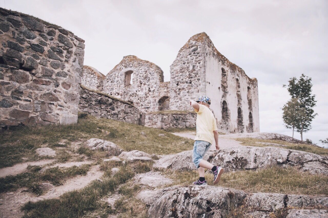 one person, real people, history, rock - object, architecture, old ruin, casual clothing, day, leisure activity, outdoors, built structure, ancient, sky, lifestyles, full length, nature, young adult, ancient civilization, people