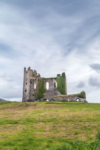 Ballycarbery castle is a castle 3 kilometres from cahersiveen, county kerry, ireland