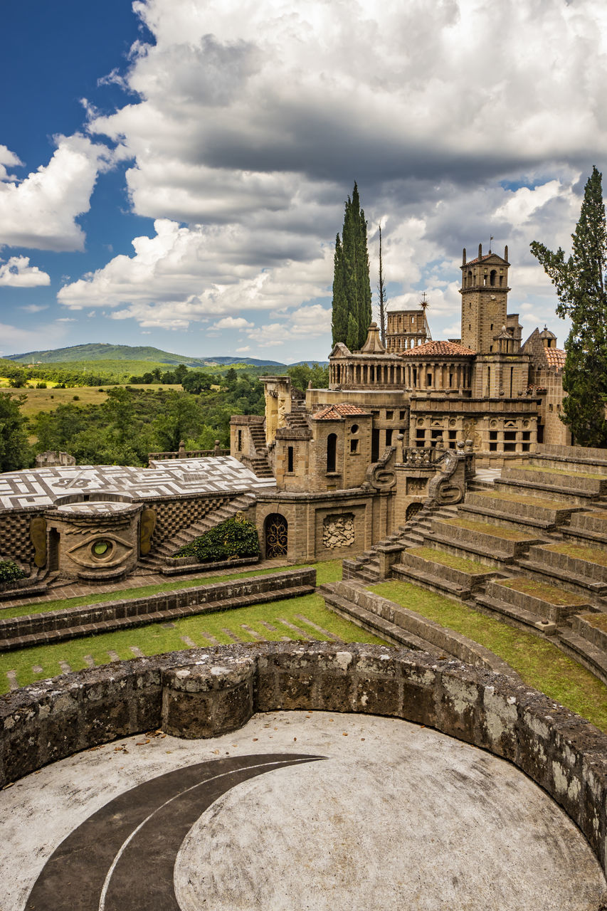 OLD RUINS OF BUILDING AGAINST CLOUDY SKY