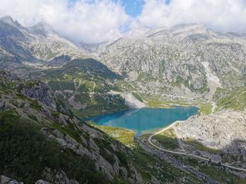 Panoramic view of lake and mountains against sky