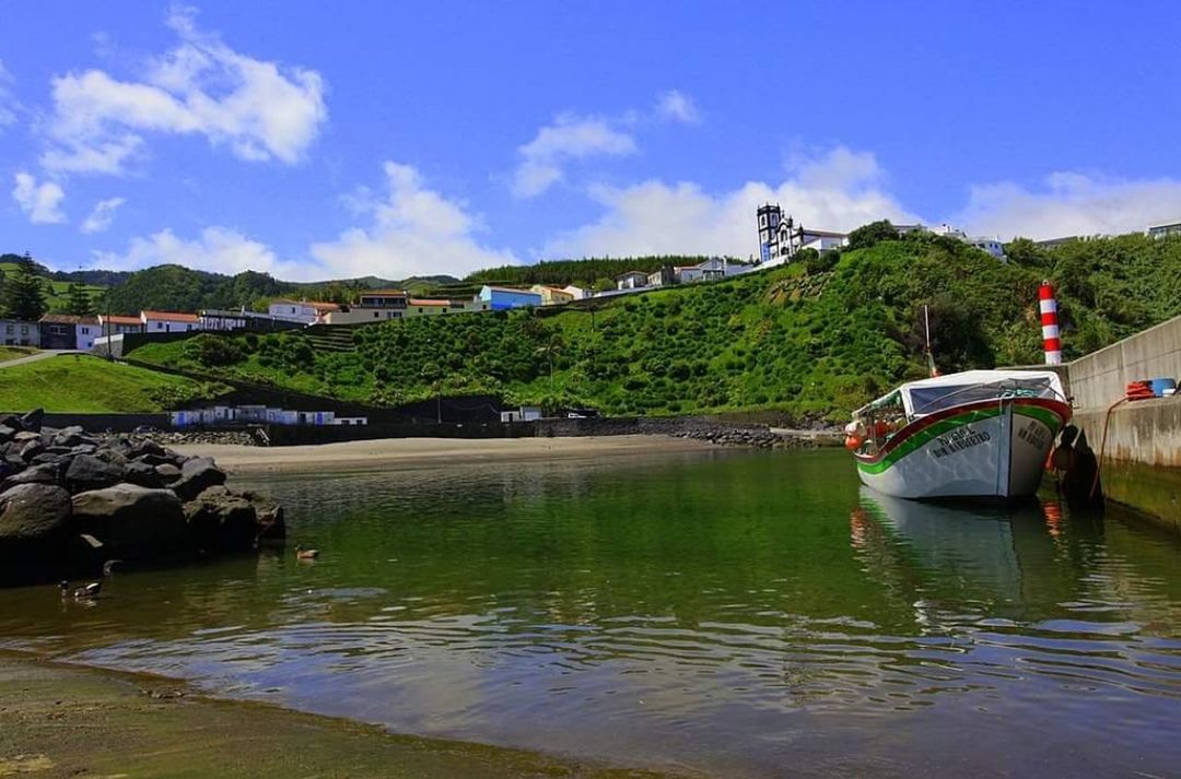 SCENIC VIEW OF RIVER